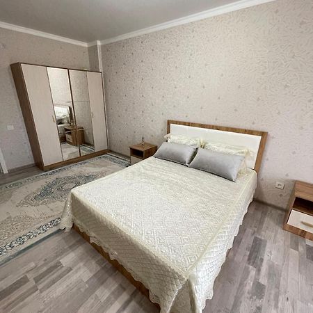 Просторная Квартира 3 Х Ком В Новом Районе Apartment Shymkent Exterior photo